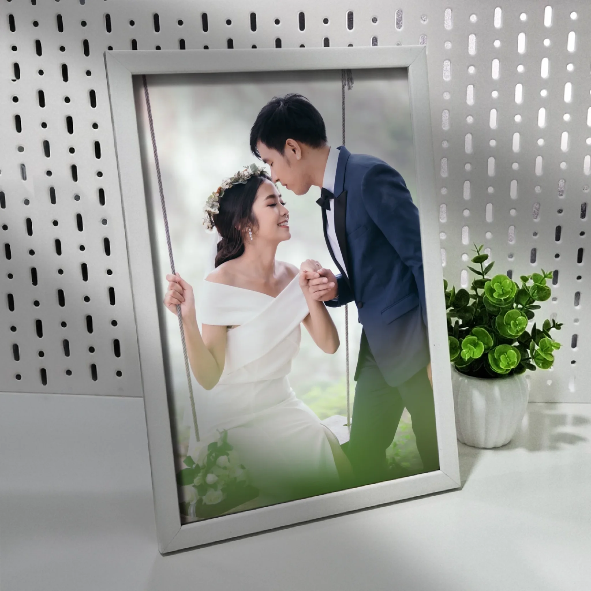 กรอบโมเดิร์น วัสดุทนทาน ดีไซน์มินิมอล เข้าได้กับทุกสไตล์การตกแต่งบ้าน