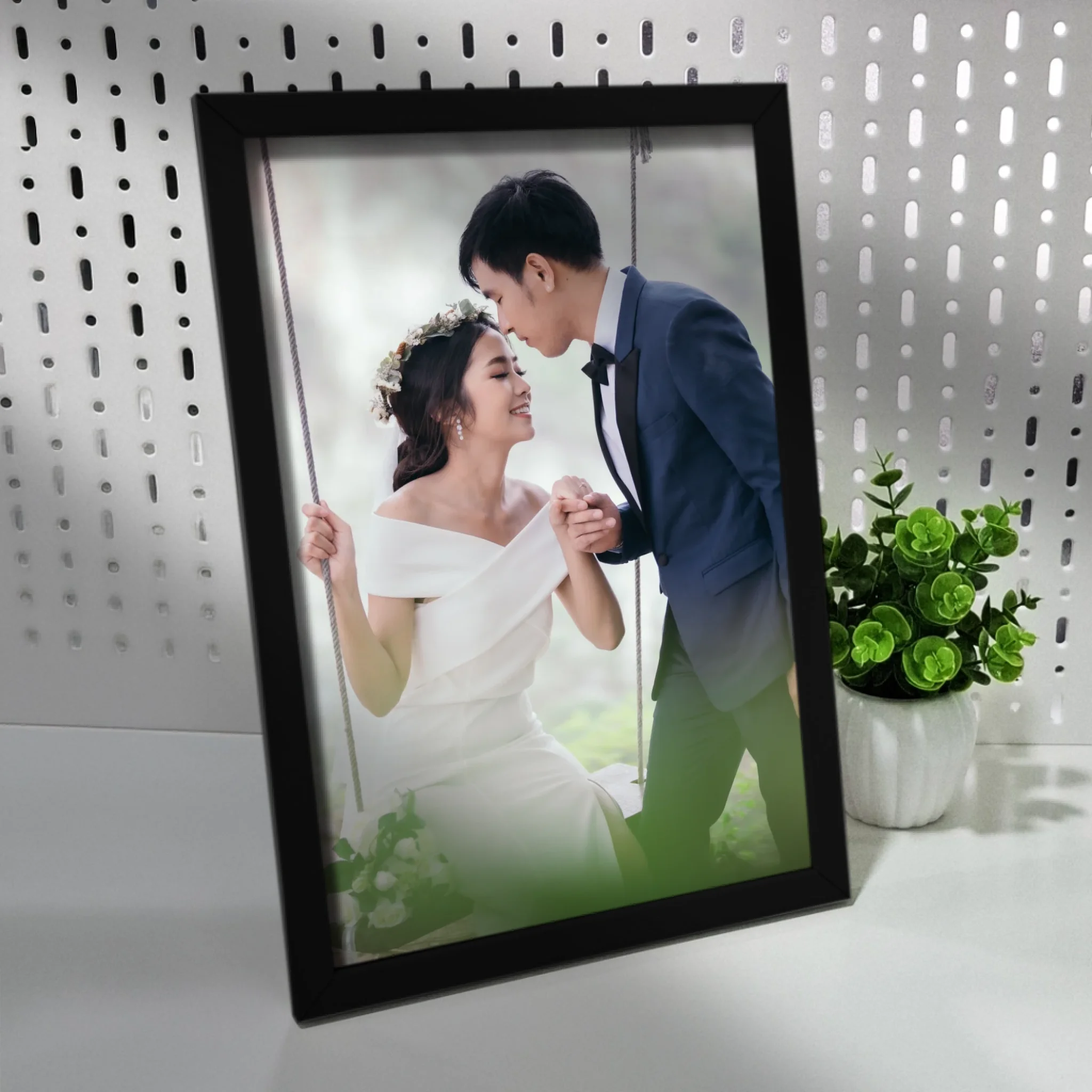 กรอบโมเดิร์น วัสดุทนทาน ดีไซน์มินิมอล เข้าได้กับทุกสไตล์การตกแต่งบ้าน