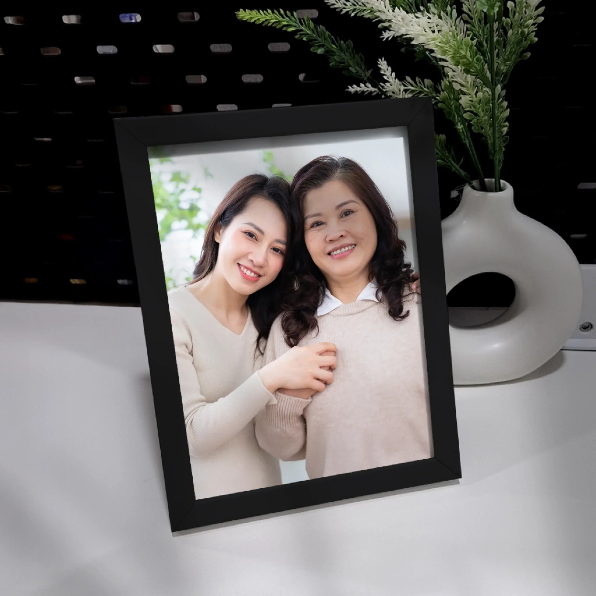 กรอบโมเดิร์น วัสดุทนทาน ดีไซน์มินิมอล เข้าได้กับทุกสไตล์การตกแต่งบ้าน