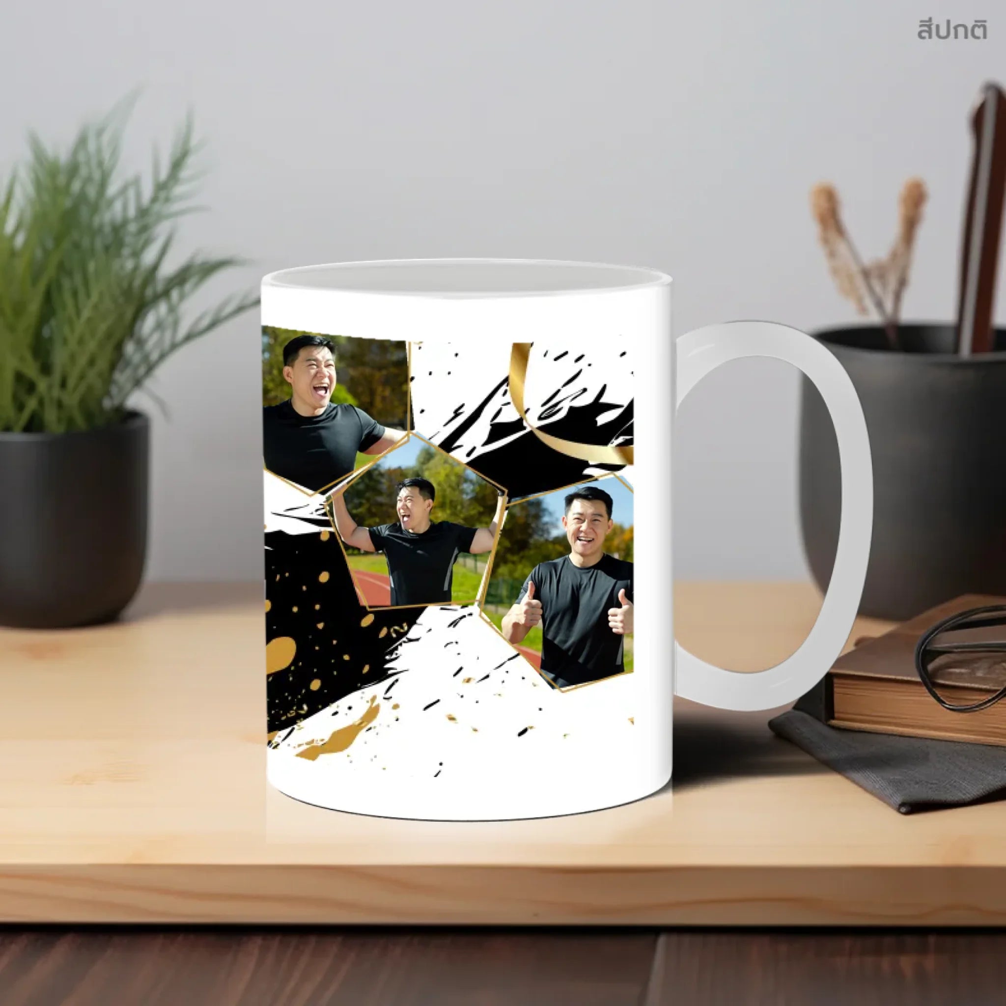 แก้วกาแฟ วางบนโต๊ะทำงาน