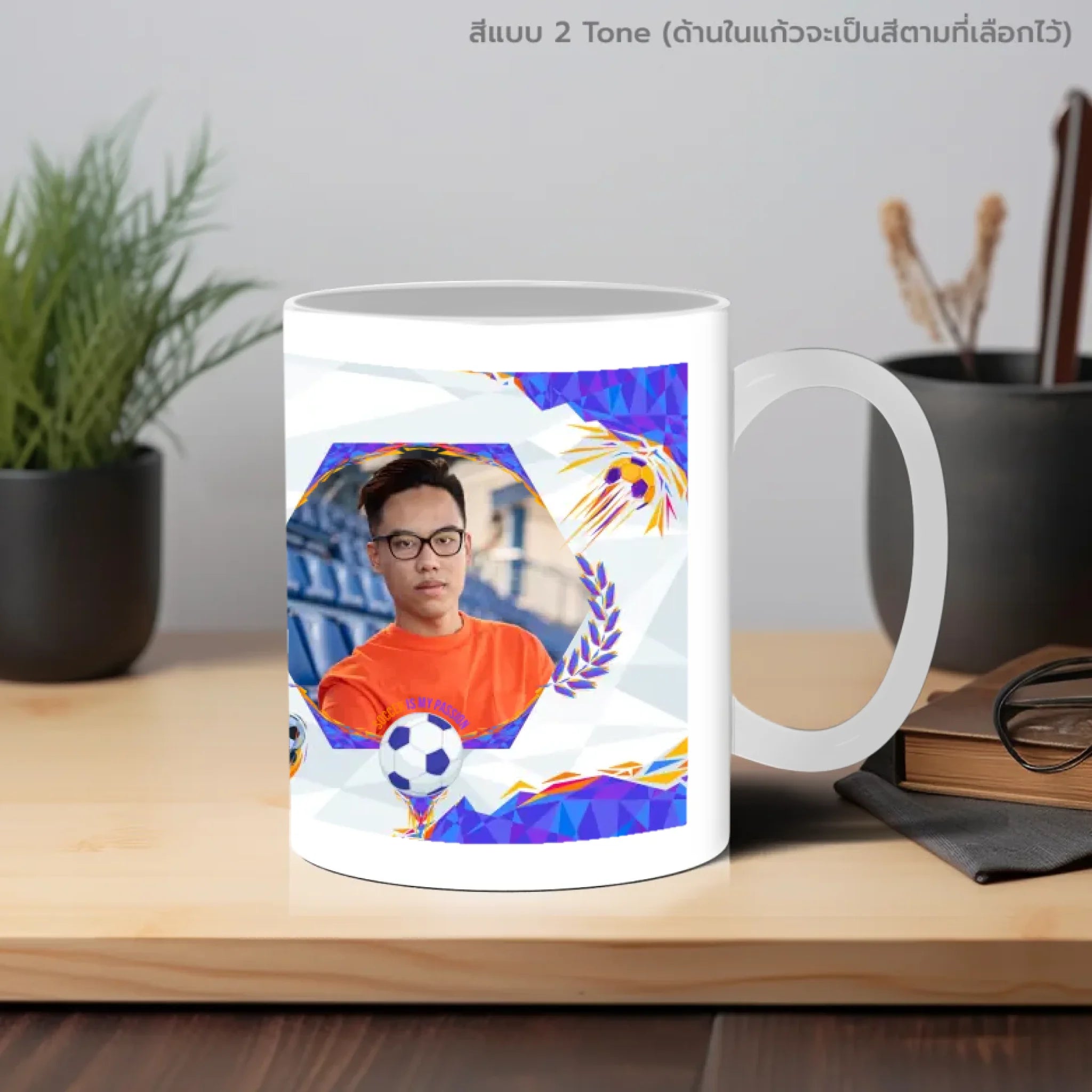 แก้วกาแฟ วางบนโต๊ะทำงาน