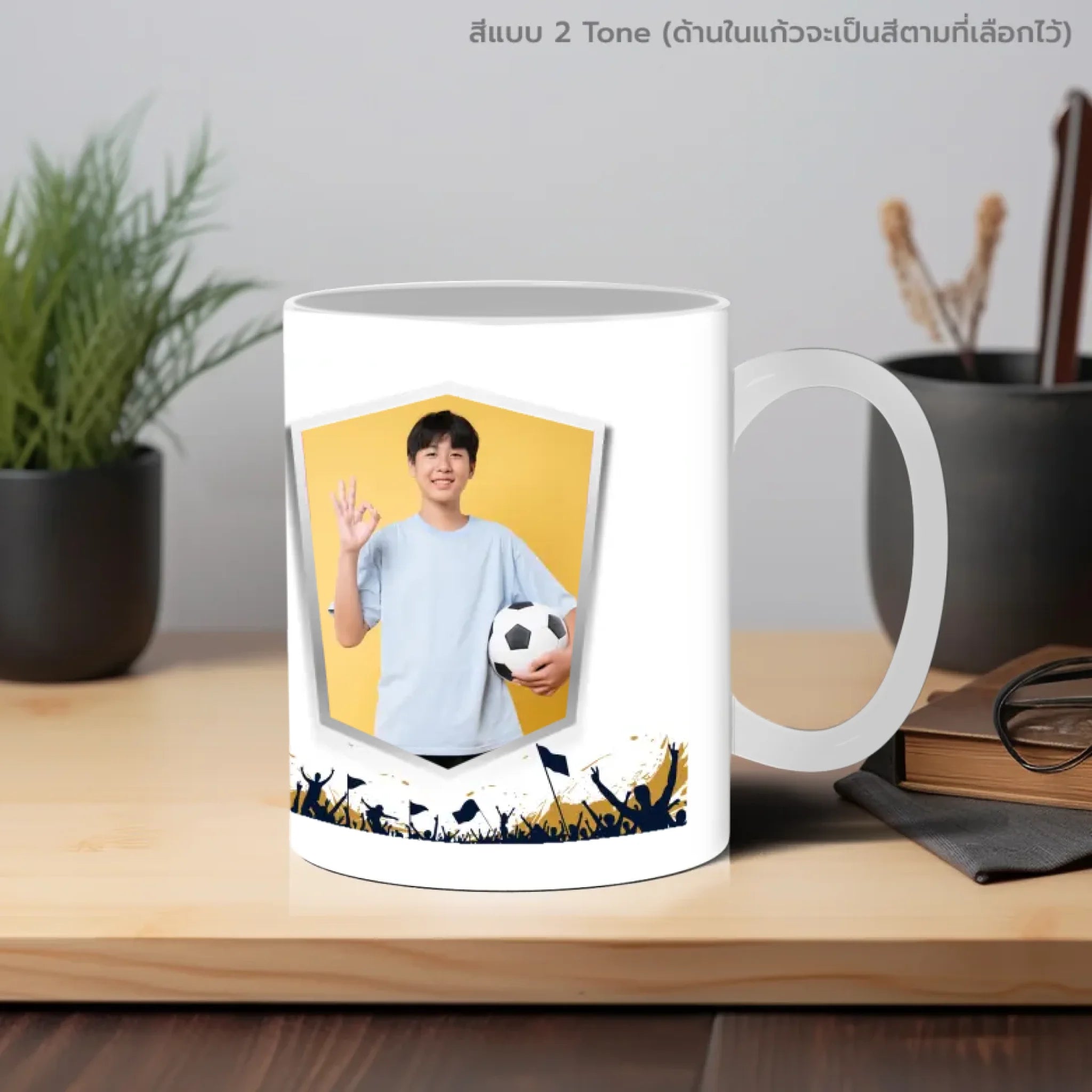 แก้วกาแฟ วางบนโต๊ะทำงาน